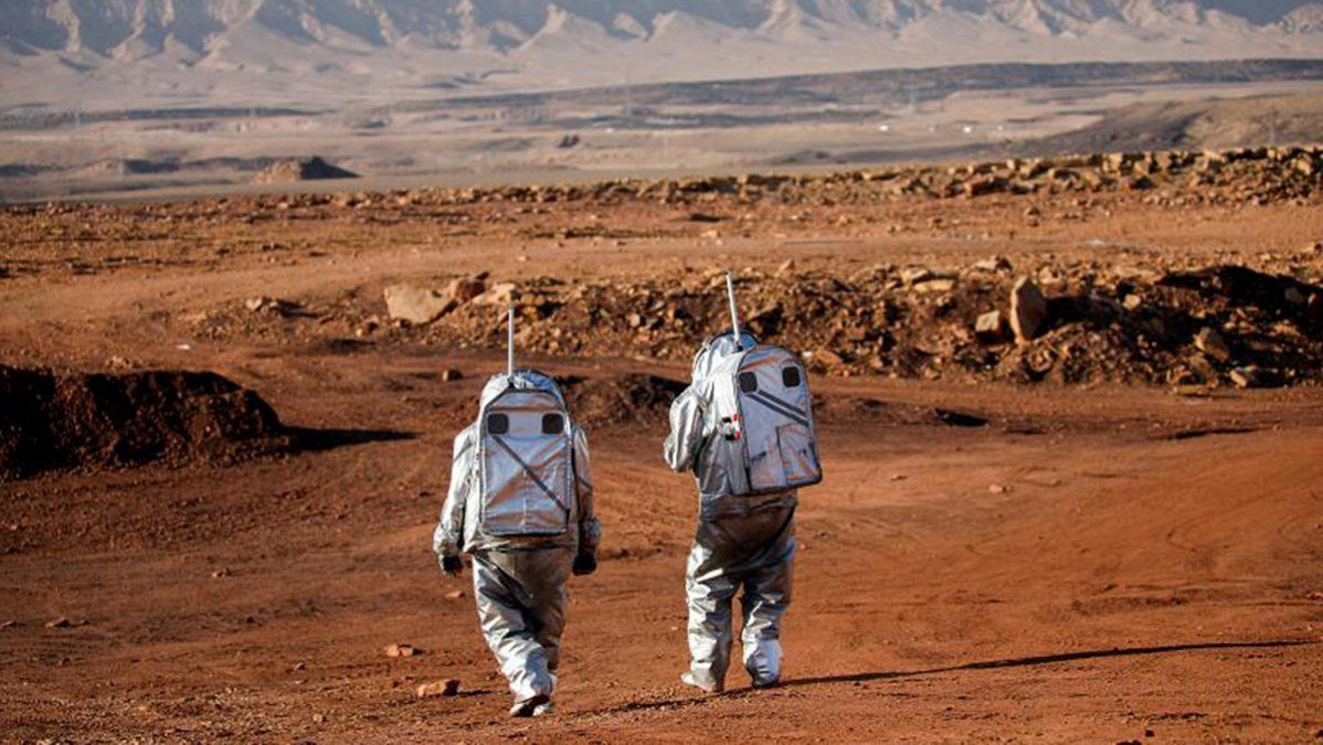 Simulación de Marte. Científicos prueban trajes espaciales simulados en D-MARS en el desierto de Negev, Israel, 10 de octubre de 2021. Imagen de un experimento para simular la vida en Marte realizado en Israel. Científicos prueban trajes espaciales simulados en D-MARS en el desierto de Negev, Israel, 10 de octubre de 2021.