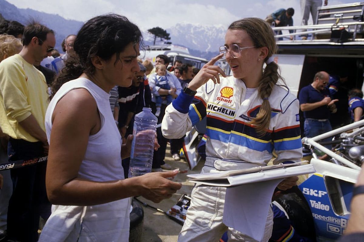Michele Mouton y Fabrizia Pons conformaron un muy sólido binomio, y compitieron exactamente al mismo nivel que los pilotos masculinos, a quienes superaron en numerosos rallies. Tal es así que, en 1982, fueron subcampeonas del Mundo con un Audi Quattro oficial. Michele Mouton y Fabrizia Pons conformaron un muy sólido binomio, y compitieron exactamente al mismo nivel que los pilotos masculinos, a quienes superaron en numerosos rallies. Tal es así que, en 1982, fueron subcampeonas del Mundo con un Audi Quattro oficial.