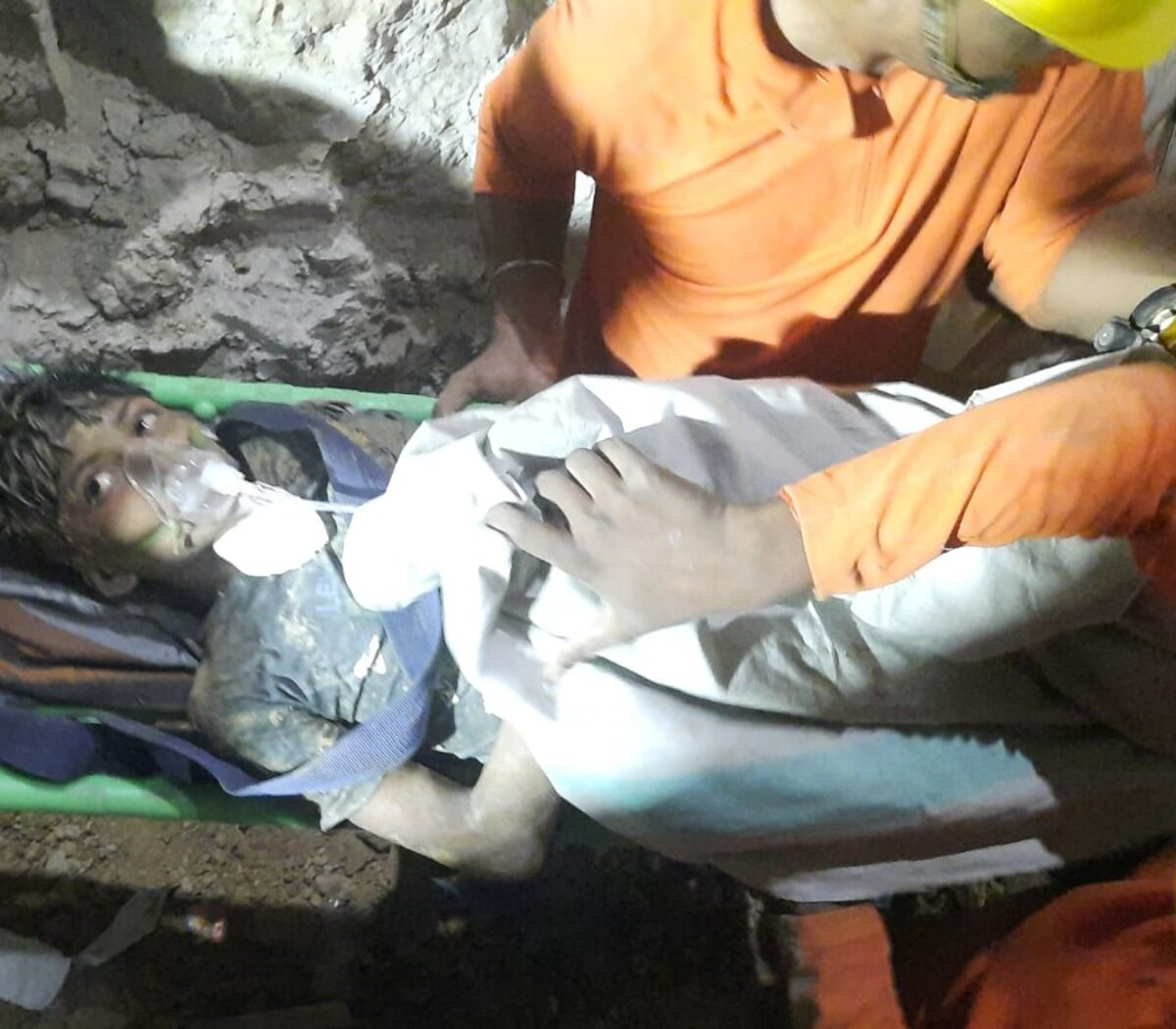 El niño fue rescatado luego de estar cuatro días en un pozo