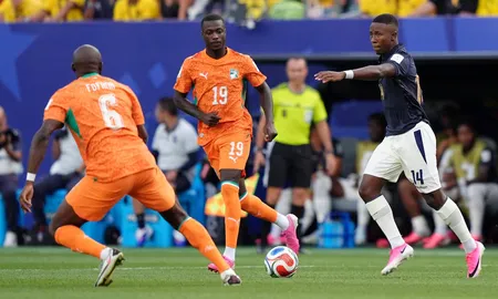La Selección de Ecuador no pudo abrir el marcador a pesar de acumular llegadas de riesgo e incluso tener tres disparos en los palos y perdió sobre la hora por 1-0 con Costa de Marfil. La Selección de Ecuador no pudo abrir el marcador a pesar de acumular llegadas de riesgo e incluso tener tres disparos en los palos y perdió sobre la hora por 1-0 con Costa de Marfil.
