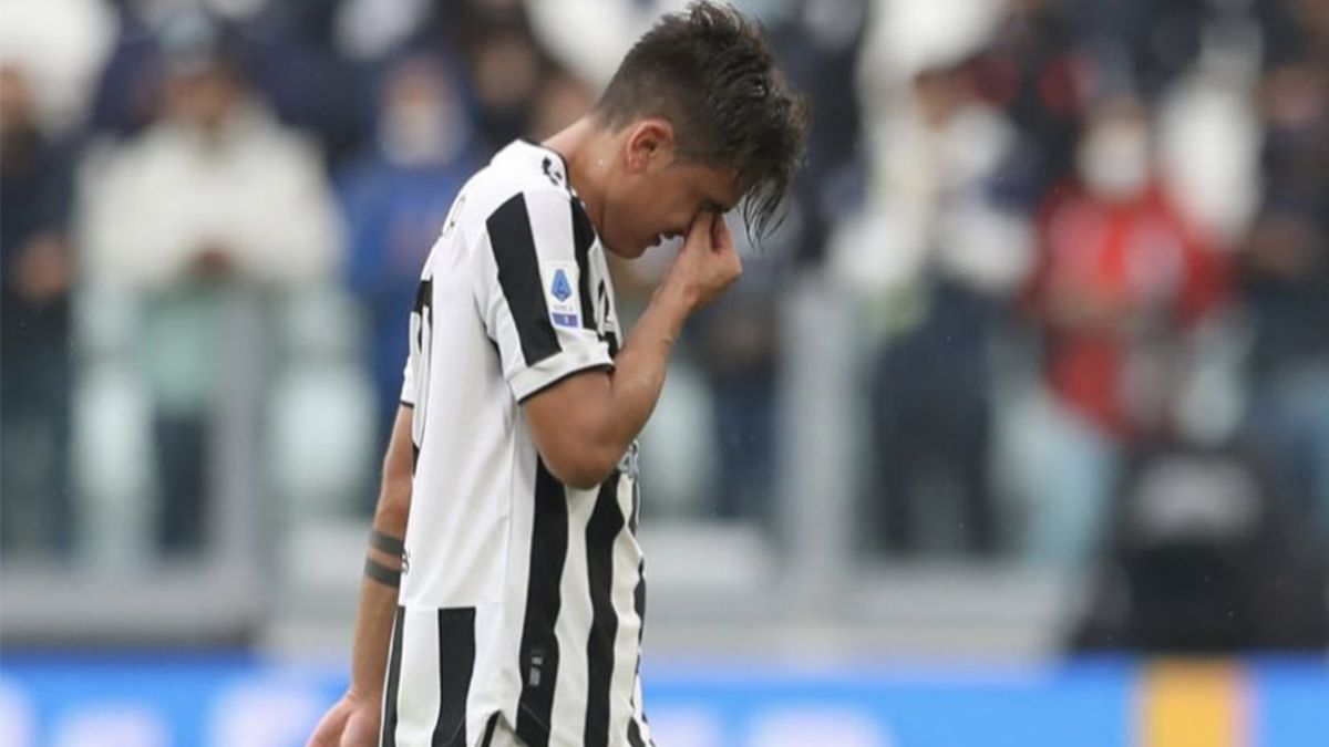Paulo Dybala anotó para Juventus ante Sampdoria pero se retiró lesionado y puede perderse la triple fecha de Eliminatorias Sudamericanas con la Selección Argentina.