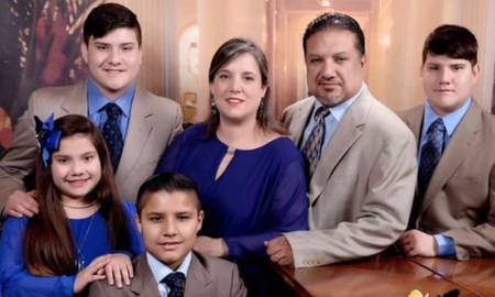 Influenciados por su religión, la pareja decidió no vacunarse. Influenciados por su religión, la pareja decidió no vacunarse.