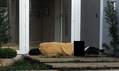 La historia viral de un borracho que despertó polémica en las redes: Terrible quebrado durmiendo en la puerta La historia viral de un borracho que despertó polémica en las redes: Terrible quebrado durmiendo en la puerta