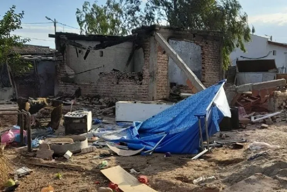 Los vecinos del acusado le habían incendiado la casa al sospechoso de abuso y asesinato.