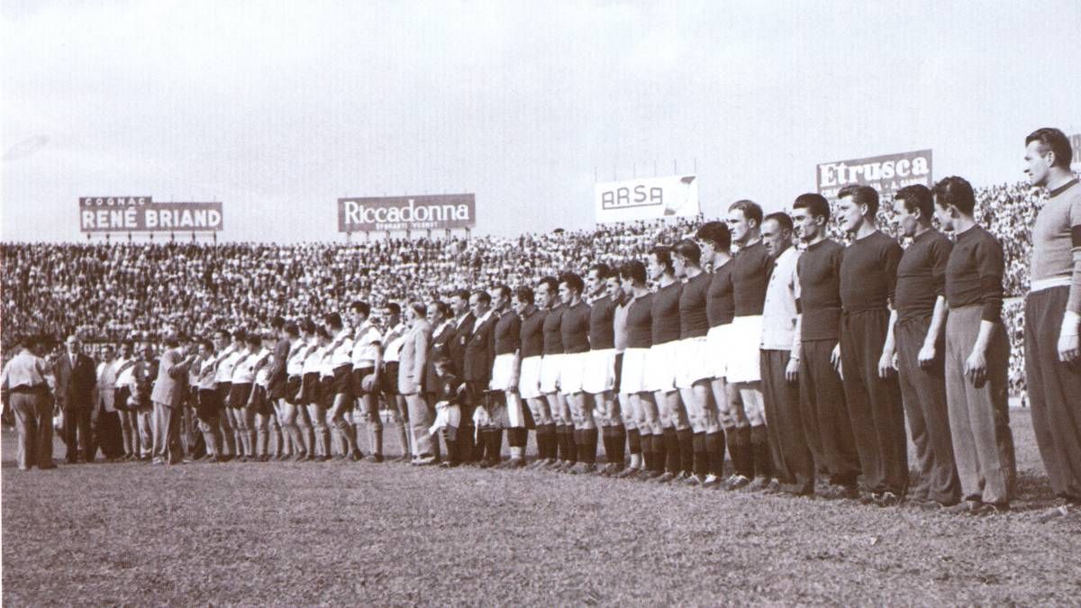 El jueves 26 de mayo de 1949, el estadio Comunale de Turín –colmado por 60.000 espectadores–, presenció el amistoso a beneficio que disputaron River Plate y un combinado de los mejores jugadores de la Serie A que, para esta ocasión, se denominó Torino Símbolo. A partir de ese momento surgió una sólida amistad entre ambos clubes, y que se mantiene hasta la actualidad. El jueves 26 de mayo de 1949, el estadio Comunale de Turín –colmado por 60.000 espectadores–, presenció el amistoso a beneficio que disputaron River Plate y un combinado de los mejores jugadores de la Serie A que, para esta ocasión, se denominó Torino Símbolo. A partir de ese momento surgió una sólida amistad entre ambos clubes, y que se mantiene hasta la actualidad.