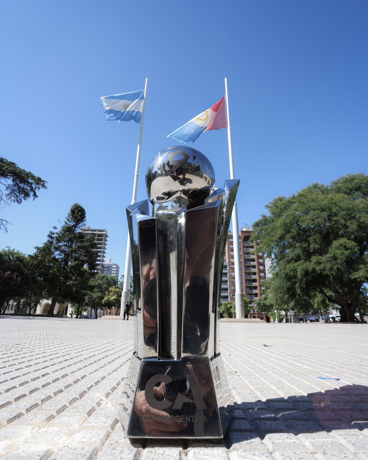 La Copa Argentina paseó por las calles de Santa Fe. La Copa Argentina paseó por las calles de Santa Fe.