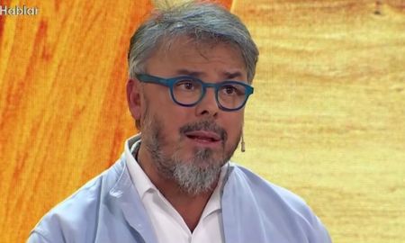 La fuerte historia impresionó a todos los presentes. La fuerte historia impresionó a todos los presentes.