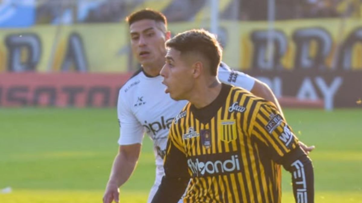 Colón empató con Almirante Brown 1 a 1 por la fecha 16 de la Primera Nacional. Colón empató con Almirante Brown 1 a 1 por la fecha 16 de la Primera Nacional.