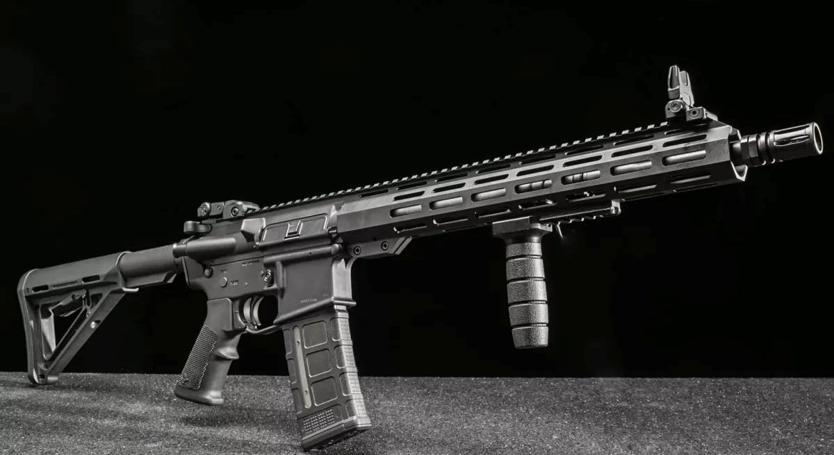 El fusil AR-15 de origen norteamericano que tenía como arsenal los secuaces del clan Romero. El fusil AR-15 de origen norteamericano que tenía como arsenal los secuaces del clan Romero.