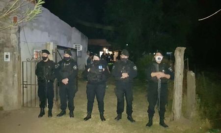 El dispositivo policial montado en la vivienda de la calle 20 al 5320 donde la joven fue asesinada El dispositivo policial montado en la vivienda de la calle 20 al 5320 donde la joven fue asesinada
