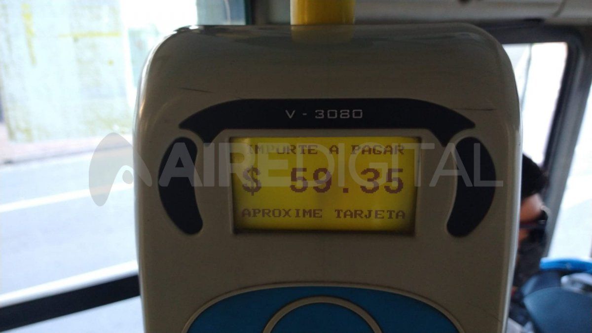El móvil de AIRE estuvo en los colectivos y corroboró el aumento del boleto. 