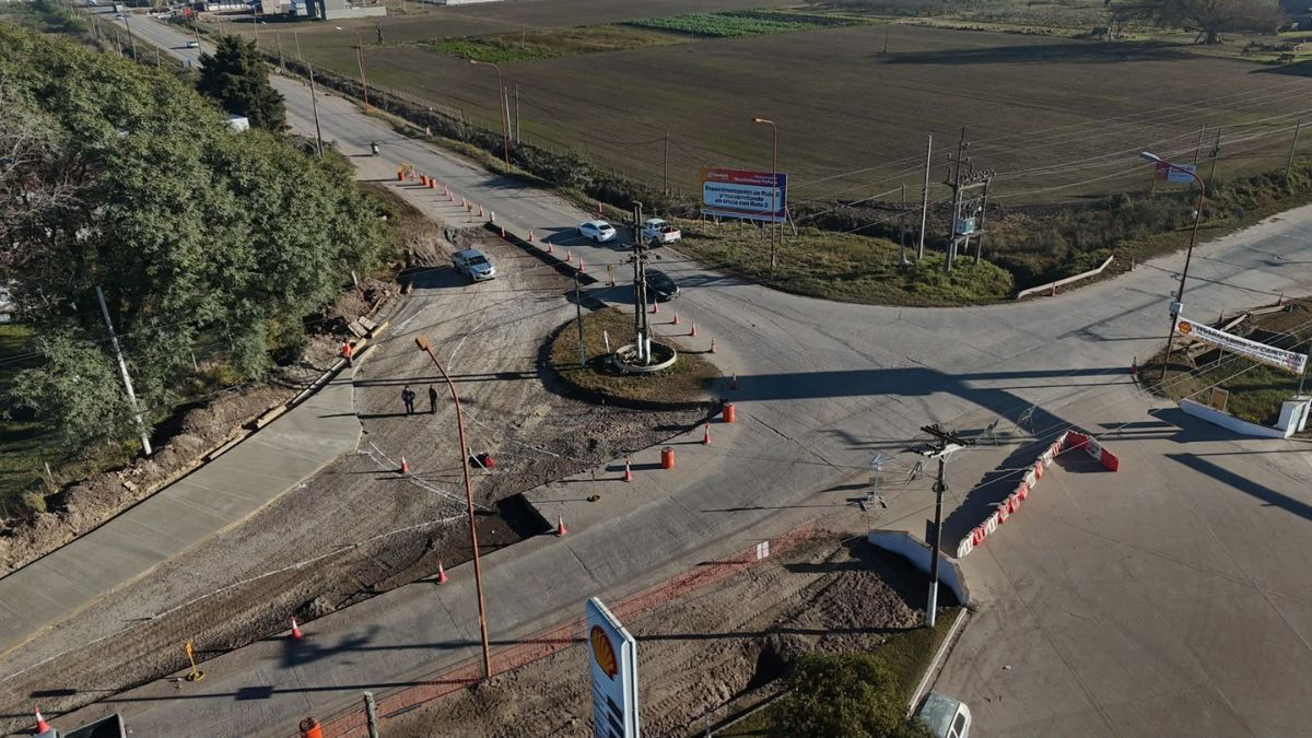 Comenzaron los trabajos de construcción de una alcantarilla frente al Hospital Protomédico y desarrolla los primeros movimientos para la nueva rotonda.