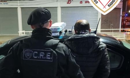 Una amenaza de bomba obligó a desalojar anoche el refugio municipal para personas en situación de calle en Rosario. Una amenaza de bomba obligó a desalojar anoche el refugio municipal para personas en situación de calle en Rosario.