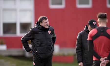 Julio César Falcioni brindó una conferencia de prensa luego de retornar por segunda vez al Club Atlético Independiente. Julio César Falcioni brindó una conferencia de prensa luego de retornar por segunda vez al Club Atlético Independiente.