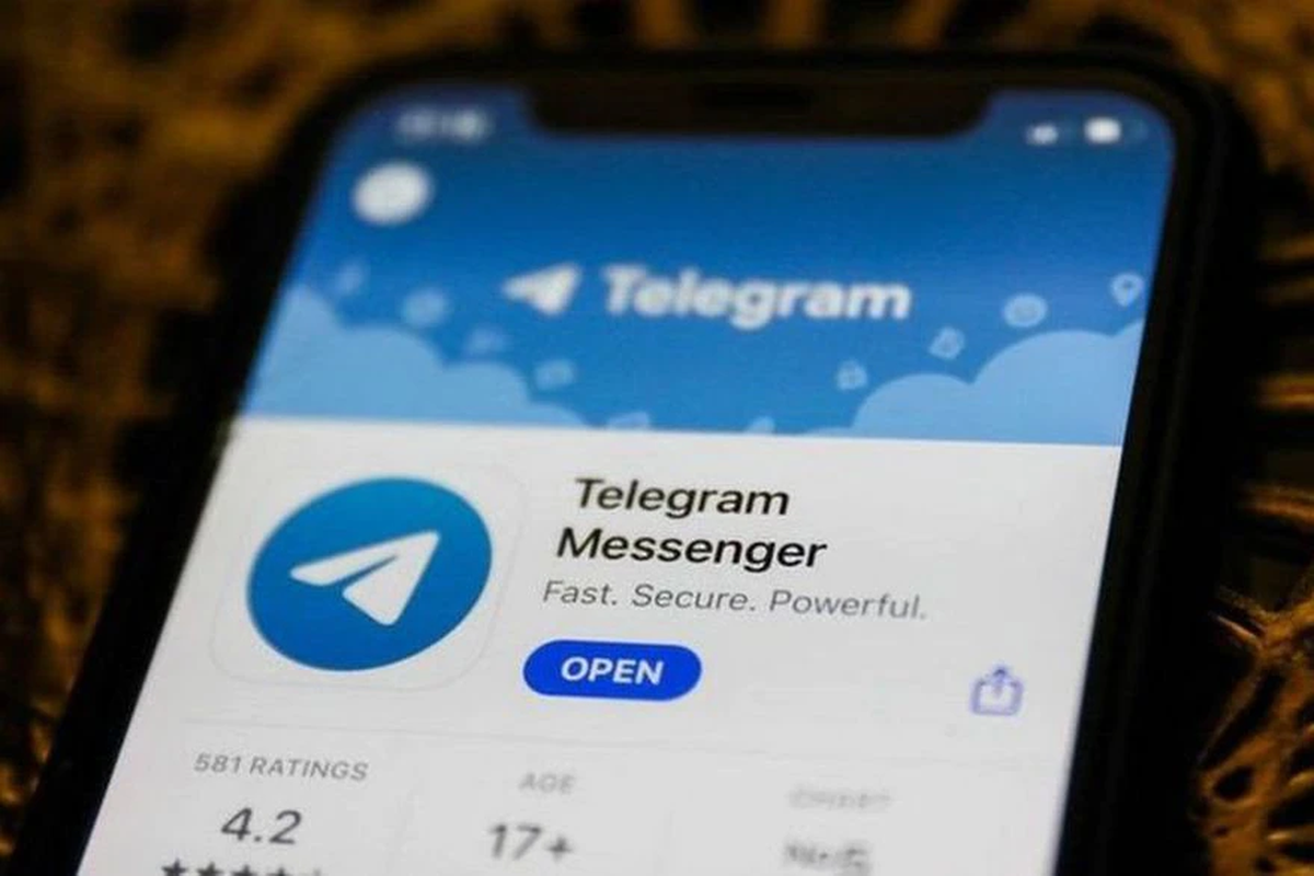 El servicio de mensajería instantánea se cayó a nivel mundial junto a Facebook e Instagram. Muchos usuarios ya se mudaron a Telegram. 