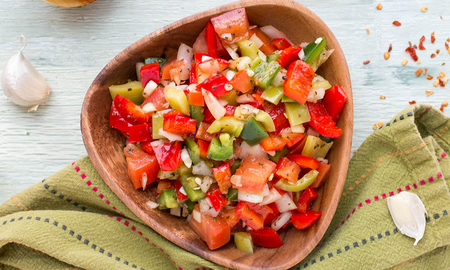 La salsa criolla es una salsa tradicional de la cocina argentina y uruguaya. La salsa criolla es una salsa tradicional de la cocina argentina y uruguaya.