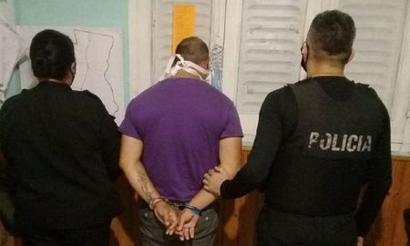 El sospechoso quedó detenido a disposición del fiscal González, quien investiga el homicidio. El sospechoso quedó detenido a disposición del fiscal González, quien investiga el homicidio.