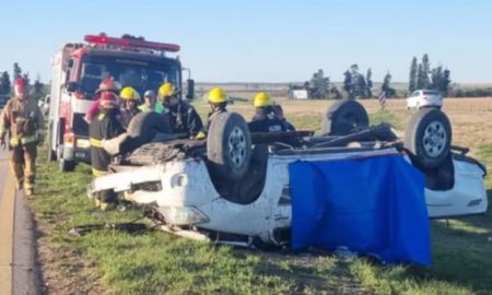 Así quedó la camioneta tras volcar en la ruta. Así quedó la camioneta tras volcar en la ruta.