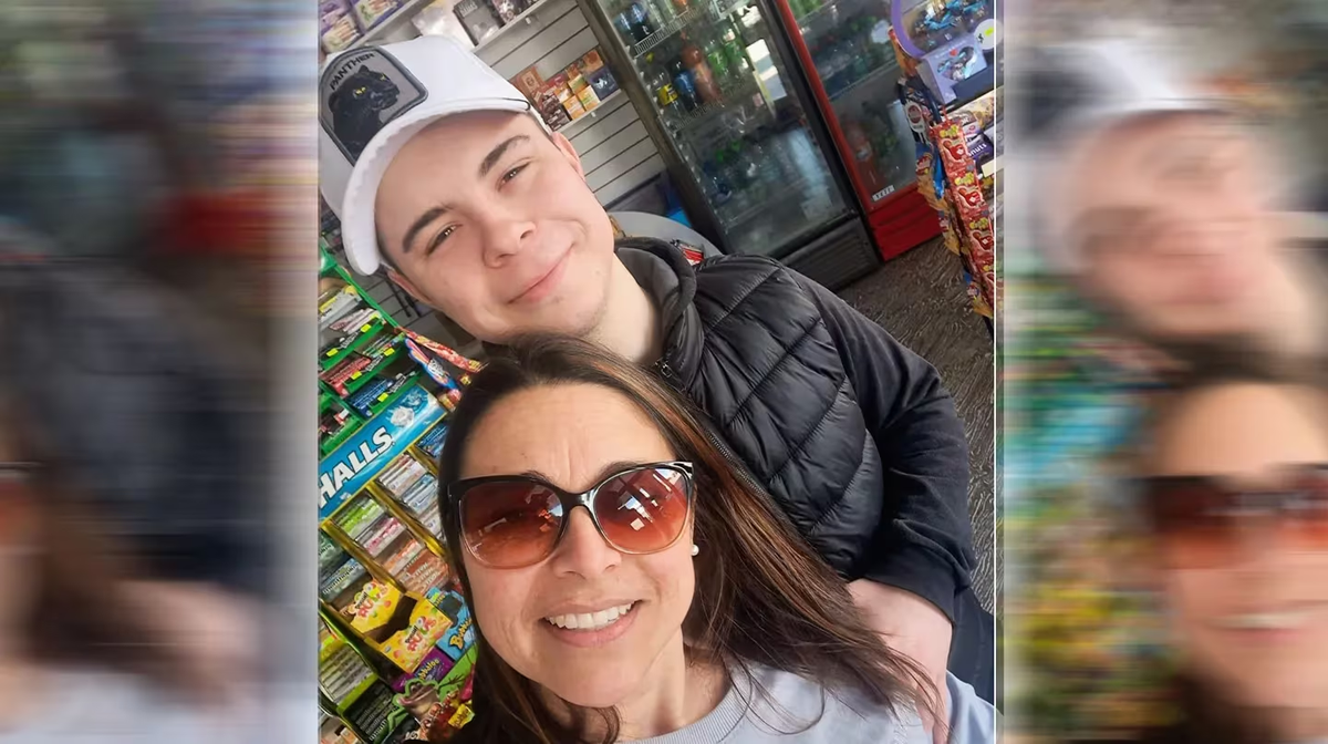 Marina y Martiniano en el kiosco en el que trabajaban juntos en Dolores. (Foto: gentileza de la familia) Marina y Martiniano en el kiosco en el que trabajaban juntos en Dolores. (Foto: gentileza de la familia)