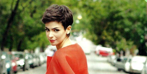 Agustina Cherri fue mamá y presentó a su hija