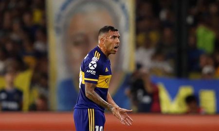 Carlos Tevez no se presentó a entrenar en Boca y su presencia en el partido de la Copa de la Liga ante Sarmiento de Junín es una incógnita. Carlos Tevez no se presentó a entrenar en Boca y su presencia en el partido de la Copa de la Liga ante Sarmiento de Junín es una incógnita.