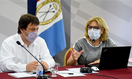 El secretario de Equidad de Nación, Martín Sabignoso y la ministra de Salud, Sonia Martorano El secretario de Equidad de Nación, Martín Sabignoso y la ministra de Salud, Sonia Martorano