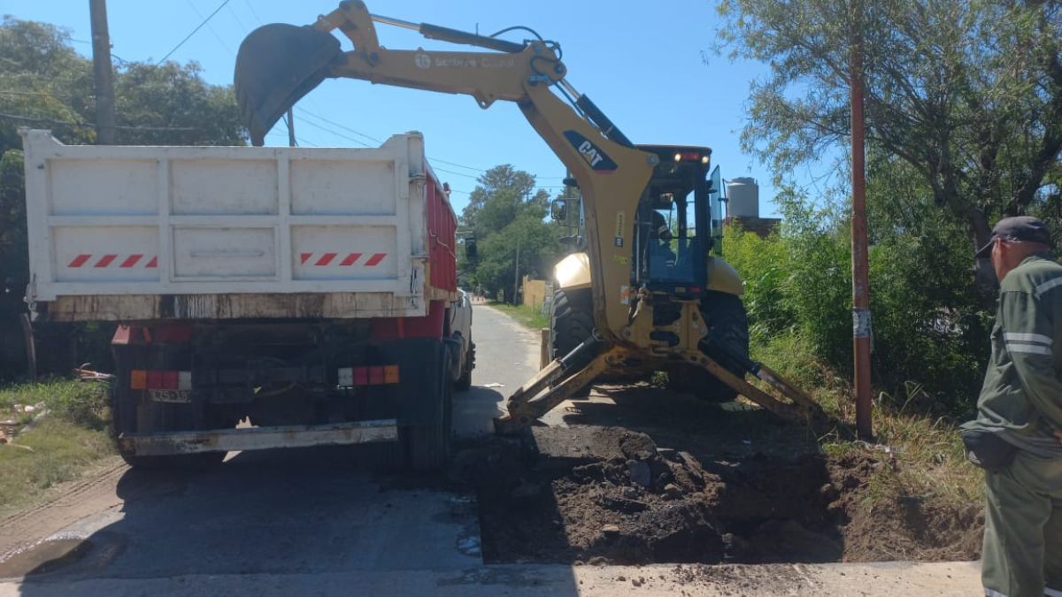 Socavón en el puente de Colastiné Sur: comenzaron los trabajos sobre la calzada