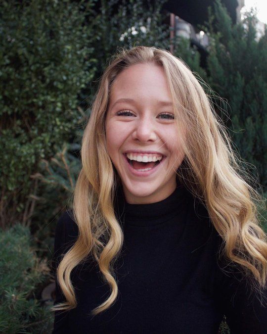 Miranda McKeon de "Anne With an E" revela que fue diagnosticada con cáncer de mama.