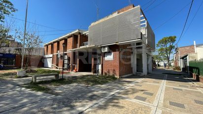 Insólito hallazgo en Santo Tomé: intentó ingresar un celular oculto en un vendaje pero fue descubierto en un control