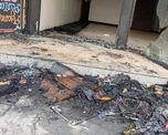 El calor generado por el incendio provocó el estallido de los vidrios del comercio. Ocurrió en el centro de Santa Fe. El calor generado por el incendio provocó el estallido de los vidrios del comercio. Ocurrió en el centro de Santa Fe.