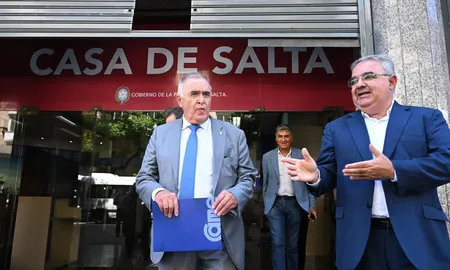 Los gobernadores “dialoguistas” se reunieron este jueves en la Casa de Salta de la ciudad de Buenos Aires para definir una postura común sobre la reforma laboral. Los gobernadores “dialoguistas” se reunieron este jueves en la Casa de Salta de la ciudad de Buenos Aires para definir una postura común sobre la reforma laboral.