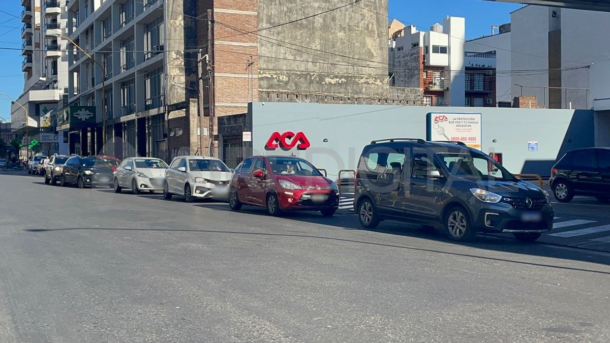 AIRE realizó un recorrido por el macrocentro de la ciudad y constató que se registran demoras para cargar combustible debido a la alta demanda. AIRE realizó un recorrido por el macrocentro de la ciudad y constató que se registran demoras para cargar combustible debido a la alta demanda.