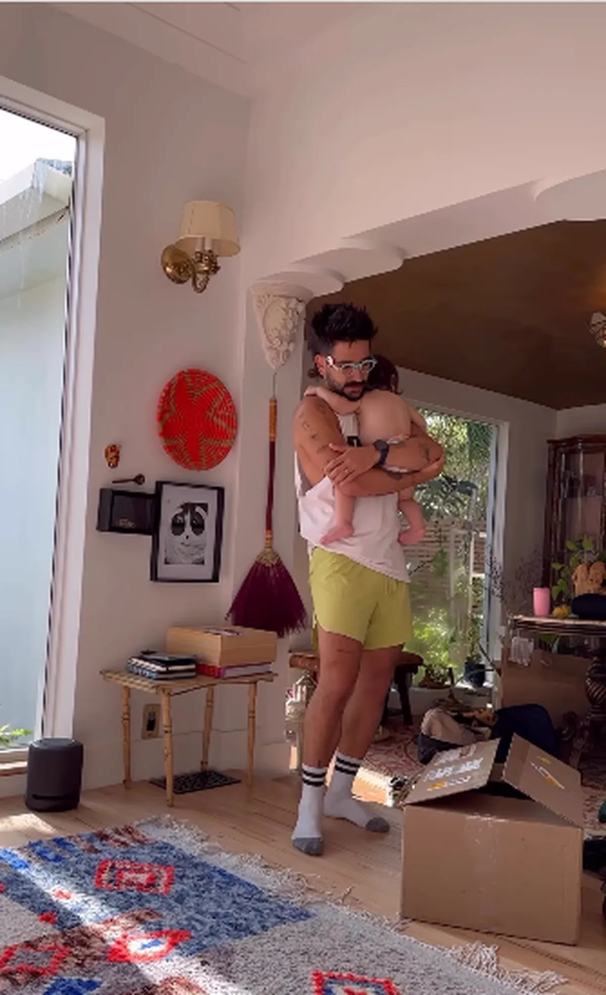 La gran casa de la pareja cuenta con una decoración rústica. La gran casa de la pareja cuenta con una decoración rústica.