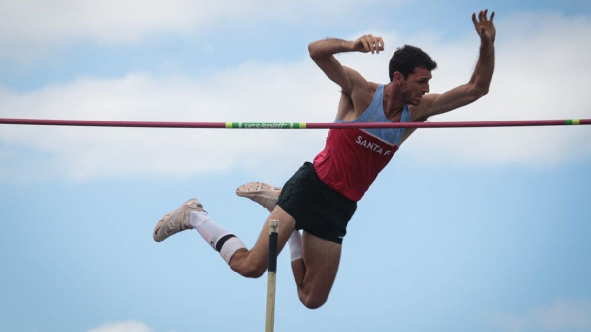 Atletismo | En salto con garrocha, Germán Chiaraviglio ganó su 13er campeonato nacional.