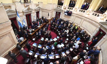 Marcha atrás con el aumento de las dietas de los senadores Marcha atrás con el aumento de las dietas de los senadores