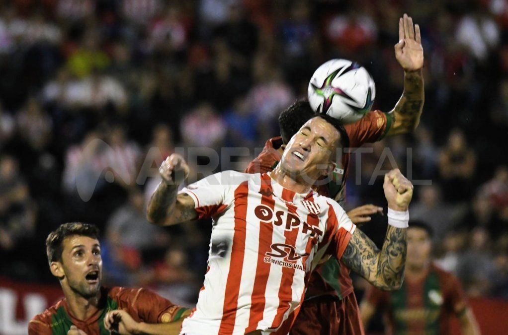 La pelota parada era una de las vías que tenían ampos equipos para generar peligro en las áreas.
