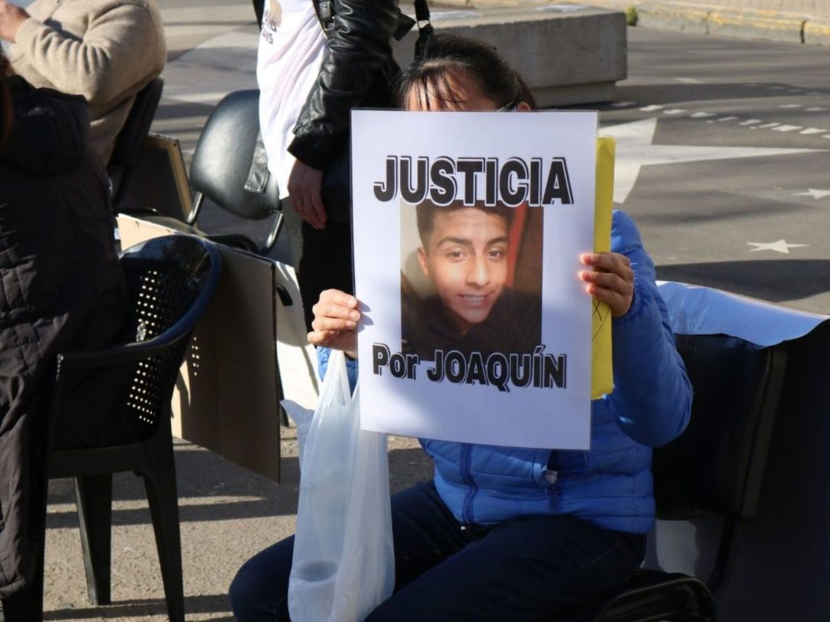 Seis policías cordobeses comenzaron este lunes a ser juzgados por un jurado popular por el crimen del adolescente Joaquín Paredes.