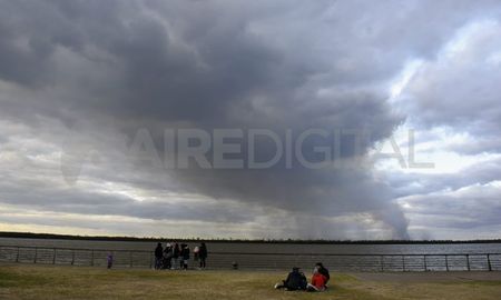 La provincia de Santa Fe denunció los incendios en el Delta del Paraná ante la Justicia Federal. La provincia de Santa Fe denunció los incendios en el Delta del Paraná ante la Justicia Federal.