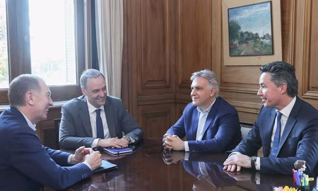 El ministro del Interior, Diego Santilli, recibió este lunes a los gobernadores de San Juan y Córdoba, Marcelo Orrego y Martín Llaryora, respectivamente. También estuvo el jefe de Gabinete, Manuel Adorni. El ministro del Interior, Diego Santilli, recibió este lunes a los gobernadores de San Juan y Córdoba, Marcelo Orrego y Martín Llaryora, respectivamente. También estuvo el jefe de Gabinete, Manuel Adorni.