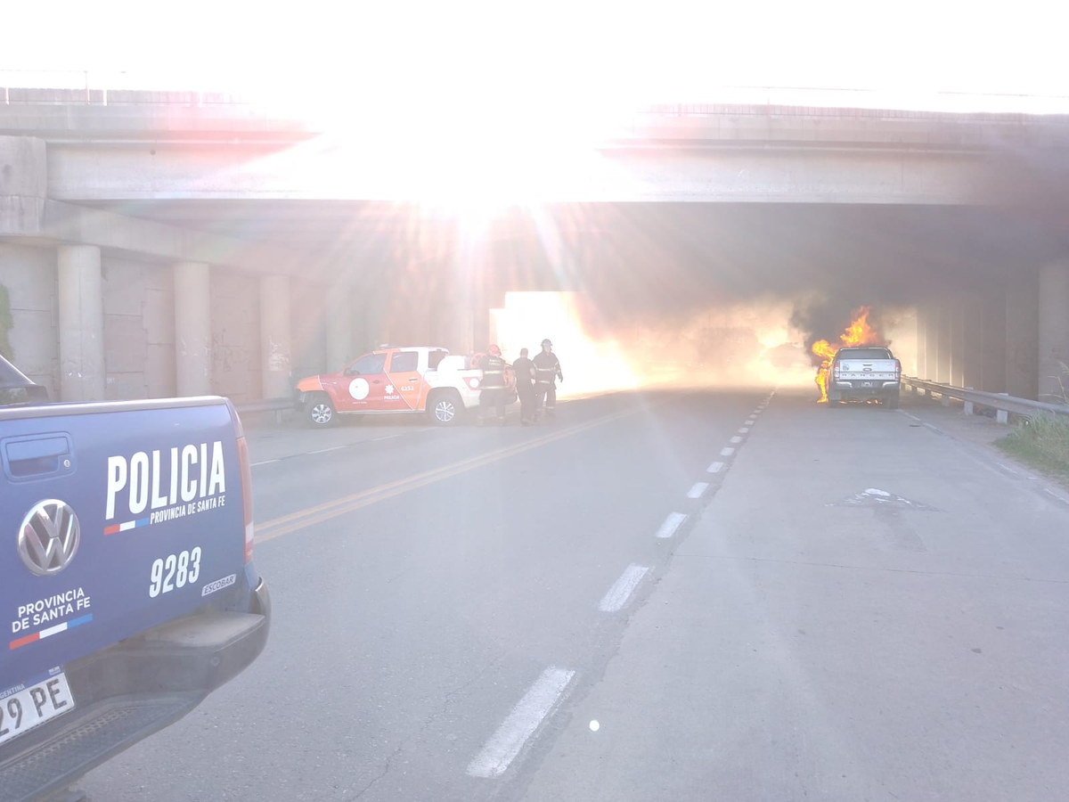 El vehículo le pertenece a un hombre de 44 años oriundo de Helvecia, que circulaba acompañado por un menor de edad por avenida Circunvalación y se dirigía hacia la localidad de Esperanza.