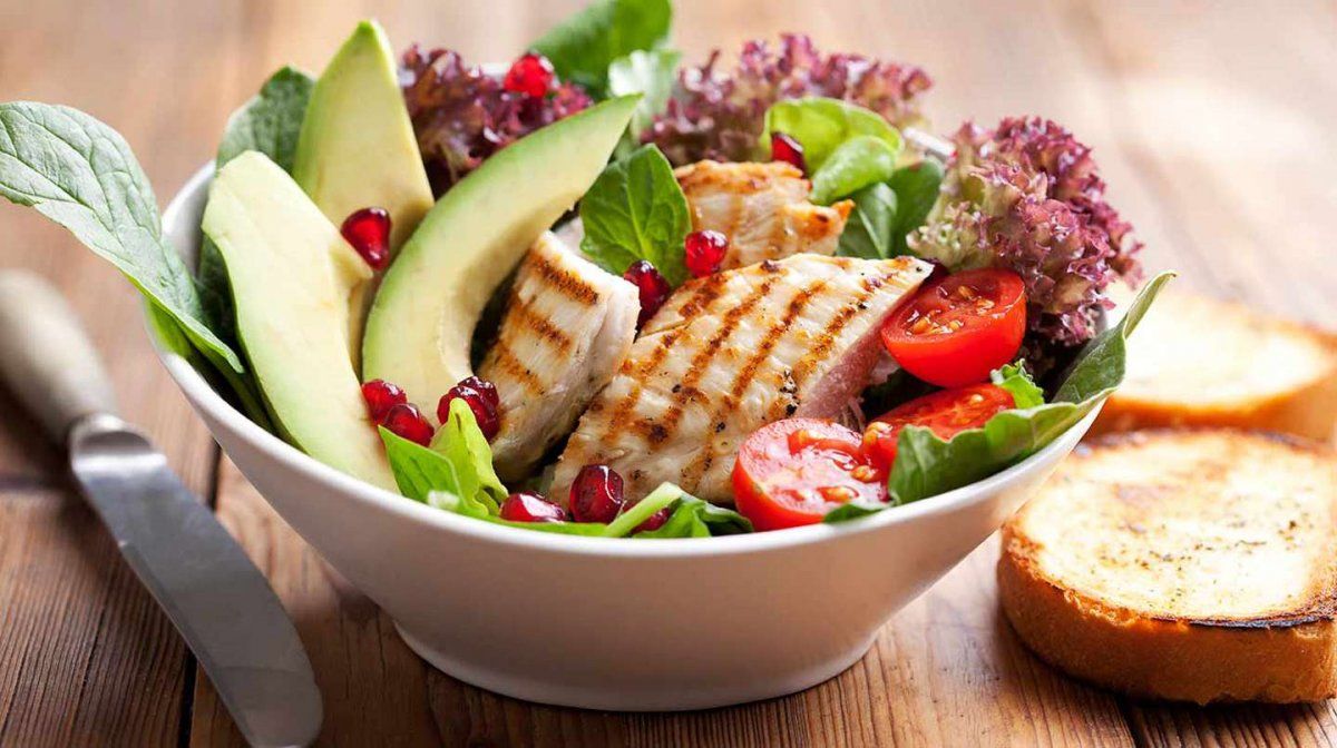 Ensalada de pollo y palta