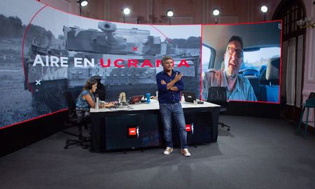 Germán de los Santos, el enviado especial de AIRE, habló con Luis Mino mientras viaja hacia la frontera de Ucrania. Germán de los Santos, el enviado especial de AIRE, habló con Luis Mino mientras viaja hacia la frontera de Ucrania.