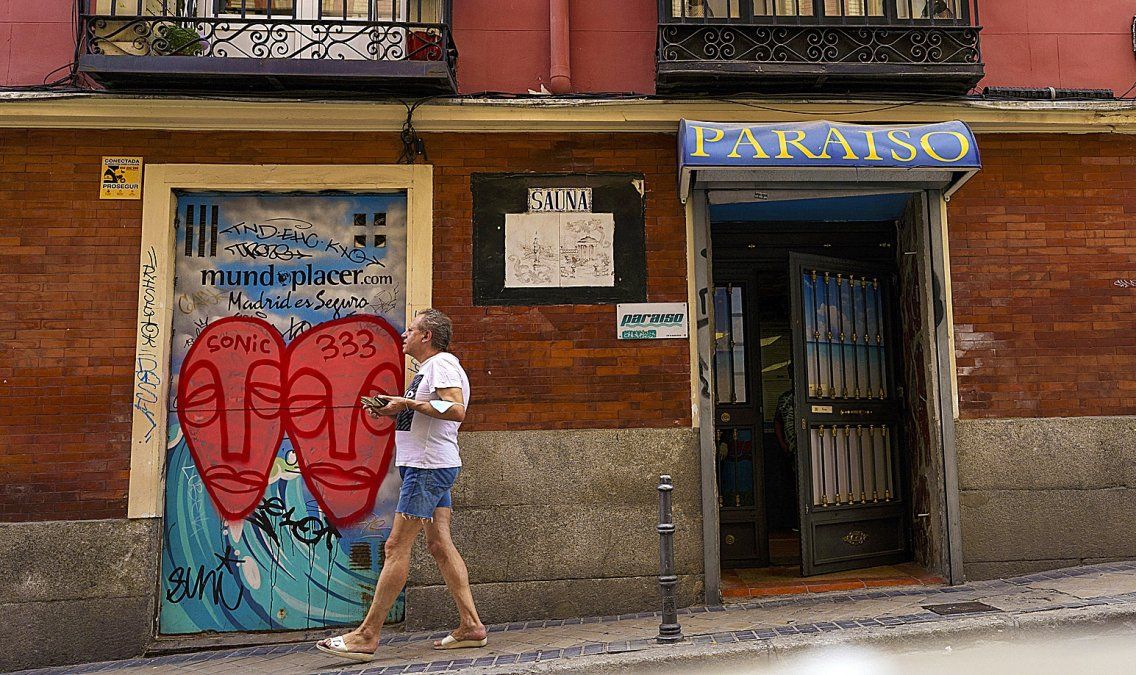 Clausuran un sauna en Madrid por posible foco de contagio de la viruela del mono