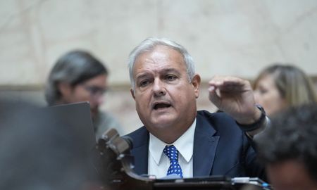 El diputado Pablo Farías presentó un proyecto para elevar el corte de biocombustibles y advirtió que la medida no debe ser coyuntural El diputado Pablo Farías presentó un proyecto para elevar el corte de biocombustibles y advirtió que la medida no debe ser coyuntural