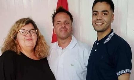 Reynaldo Wabeke, viudo de Adelfa Volpes, junto a su esposo Javier Elías Salaza, en compañía de la jefa departamental del Registro Civil de Coronda, Marcela Gerosa. Reynaldo Wabeke, viudo de Adelfa Volpes, junto a su esposo Javier Elías Salaza, en compañía de la jefa departamental del Registro Civil de Coronda, Marcela Gerosa.