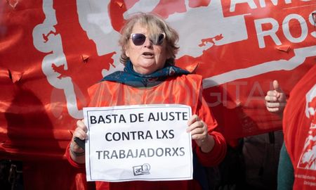 El paro docente estuvo acompañado de una marcha en la ciudad de Santa Fe. El paro docente estuvo acompañado de una marcha en la ciudad de Santa Fe.