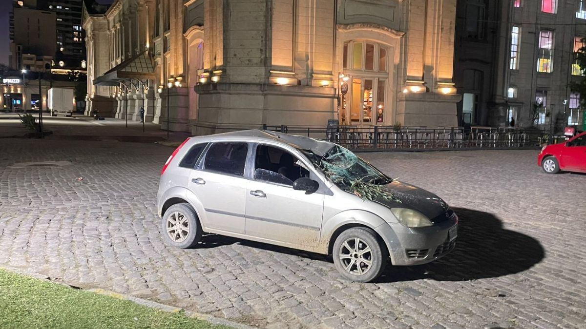 Así quedó el vehículo luego del incidente ocurrido en Bulevar Gálvez.