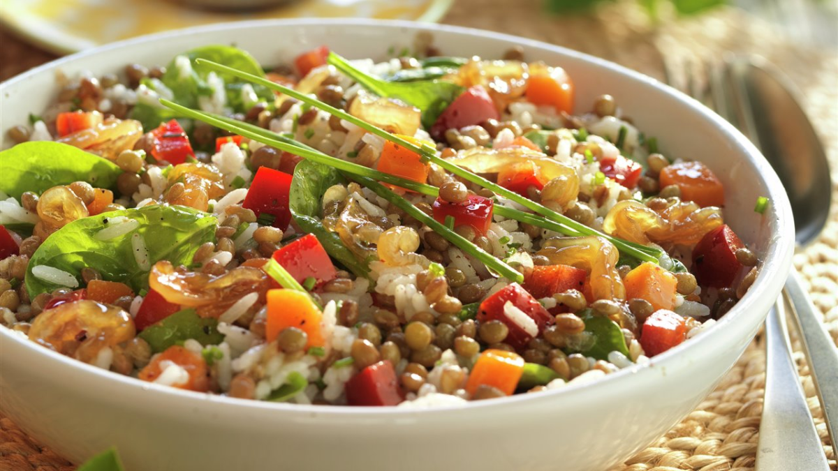 Cómo hacer ensalada de lentejas y arroz súper fácil: la receta práctica y nutritiva para preparar en casa