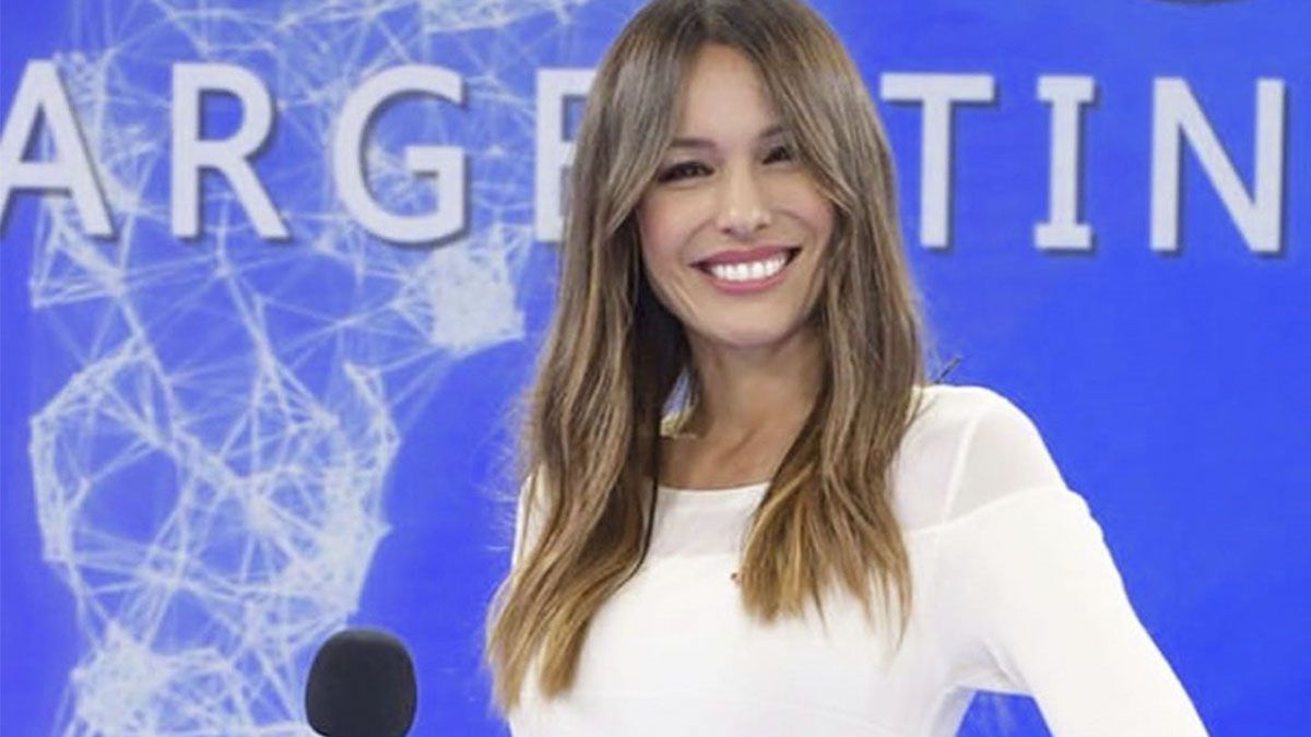 La conductora eligi&oacute; un vestido mini