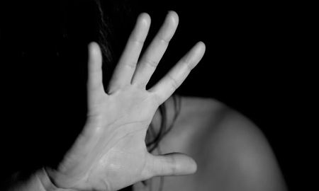 Dos hermanas denunciaron graves abusos sexuales que ocurrieron cuando eran menores. El agresor fue imputado, pero quedó en libertad. Dos hermanas denunciaron graves abusos sexuales que ocurrieron cuando eran menores. El agresor fue imputado, pero quedó en libertad.